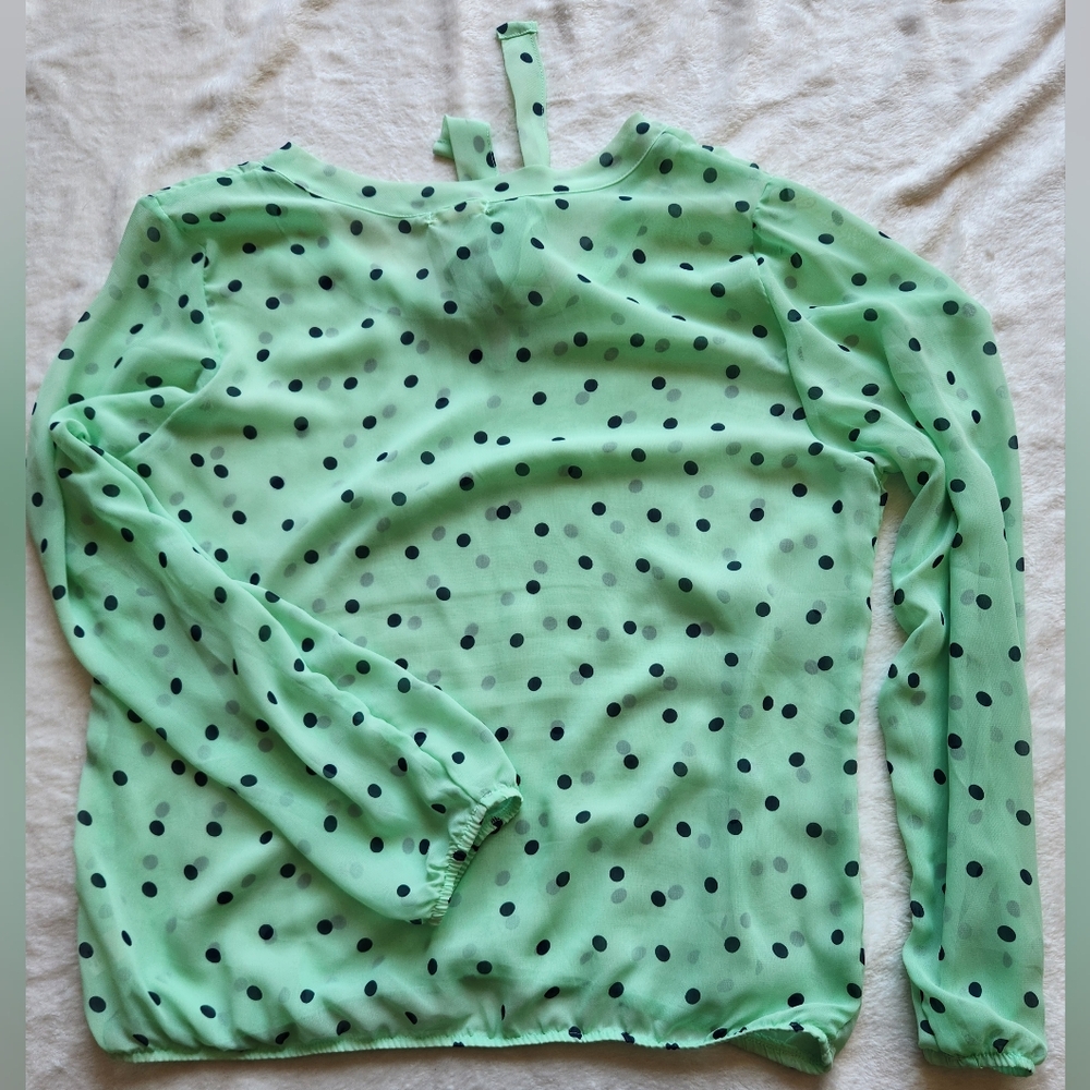 L8teR Green Tie Front Blouse with Relaxed Fit - Picture 4 of 4